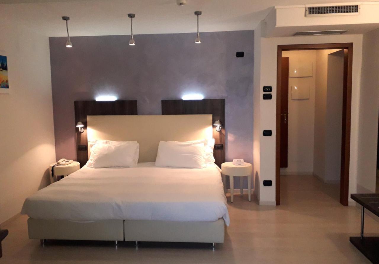 Hotel L'Approdo Pettenasco Eksteriør billede